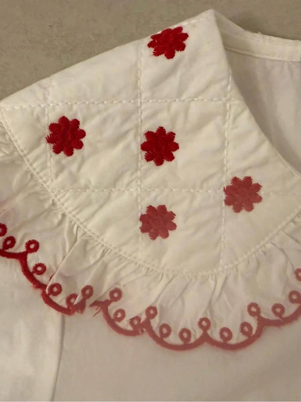 Zara White Red Embroidered Ruffle Peter Pan Collar Puff Sleeve Cotton Blouse S